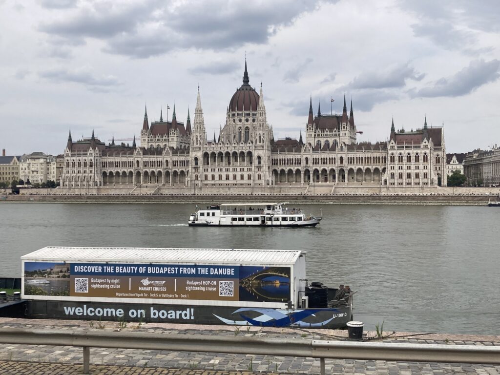 Határátlépés az ellenzékben: két lábon járó nyomógombok helyett gondolkodó embereket a parlamentbe!